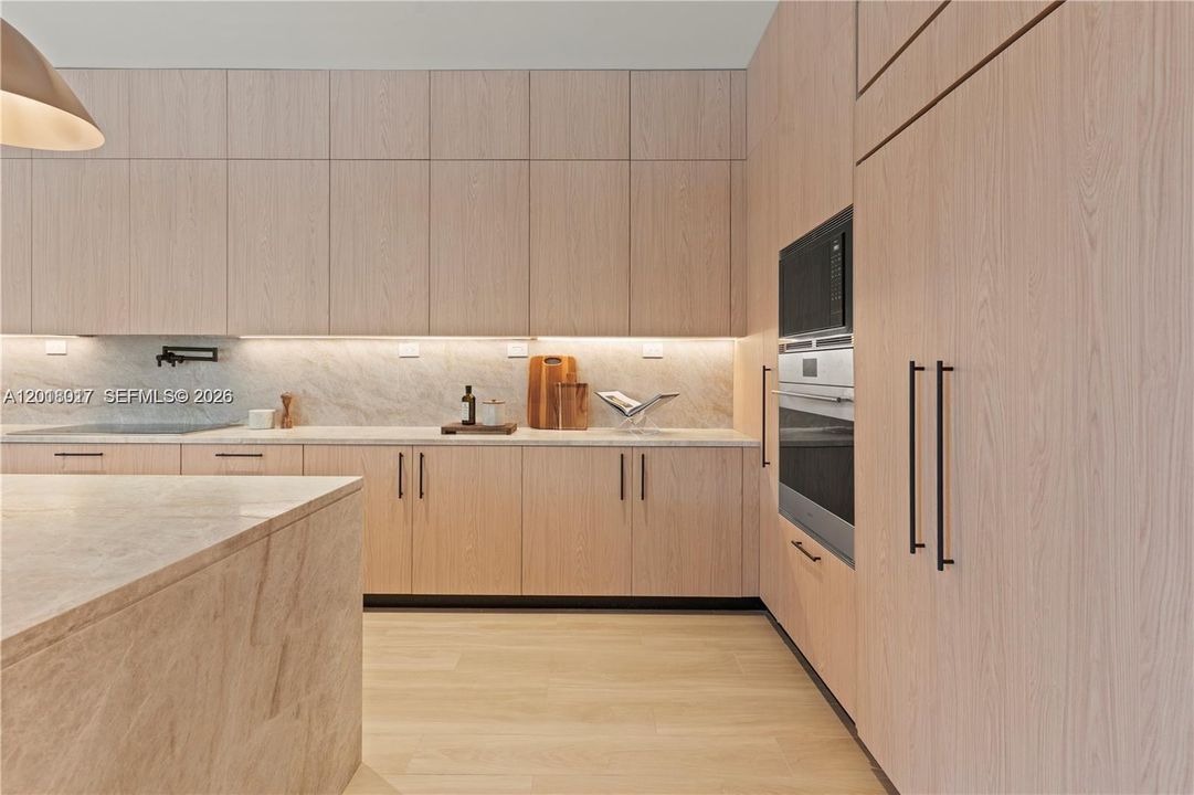 For Sale: $4,800,000 (5 beds, 6 baths, 4618 Square Feet)