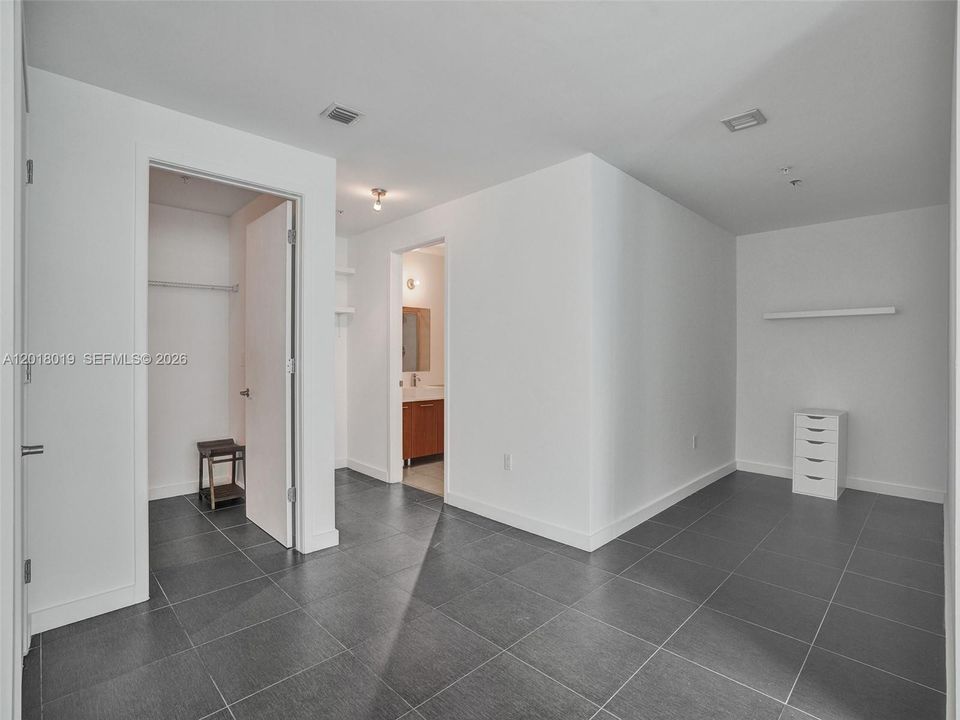 For Sale: $599,000 (1 beds, 1 baths, 1328 Square Feet)