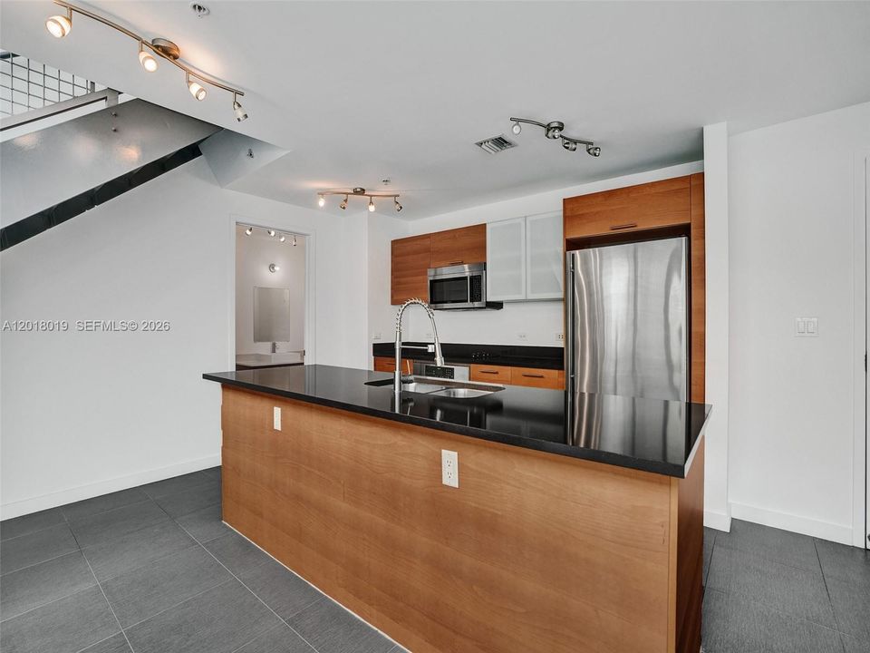 For Sale: $599,000 (1 beds, 1 baths, 1328 Square Feet)