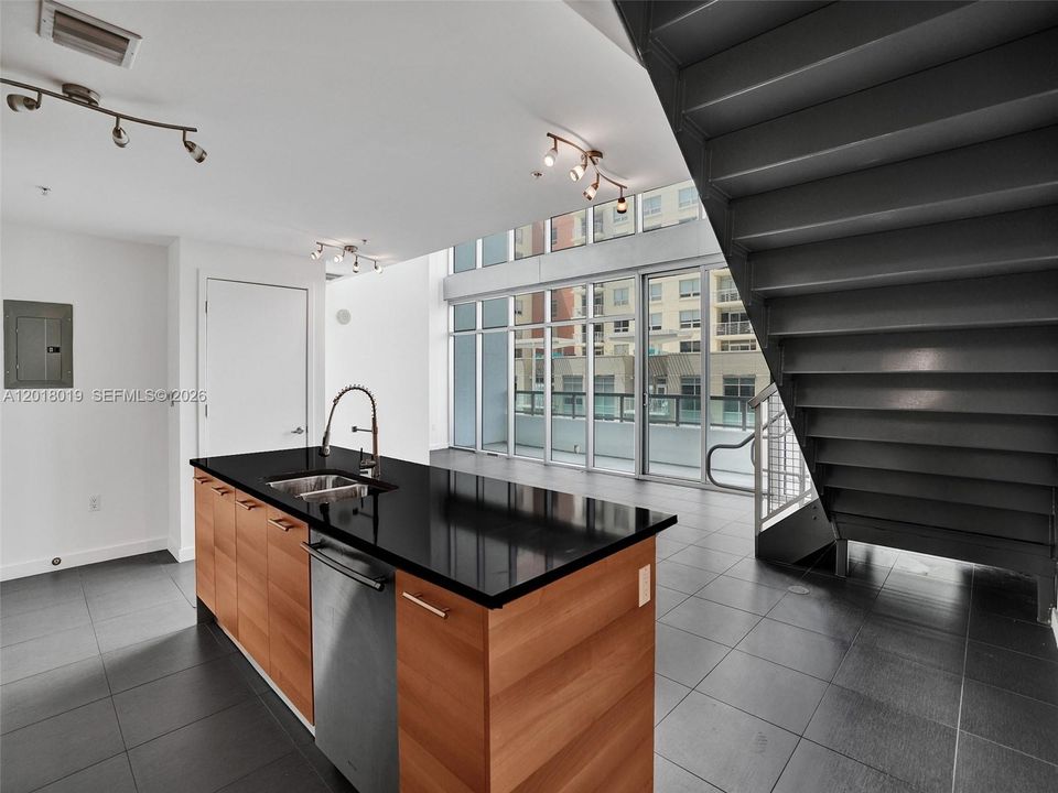 For Sale: $599,000 (1 beds, 1 baths, 1328 Square Feet)