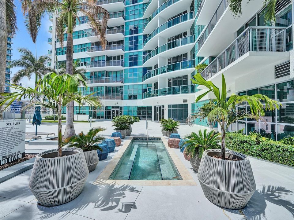For Sale: $599,000 (1 beds, 1 baths, 1328 Square Feet)