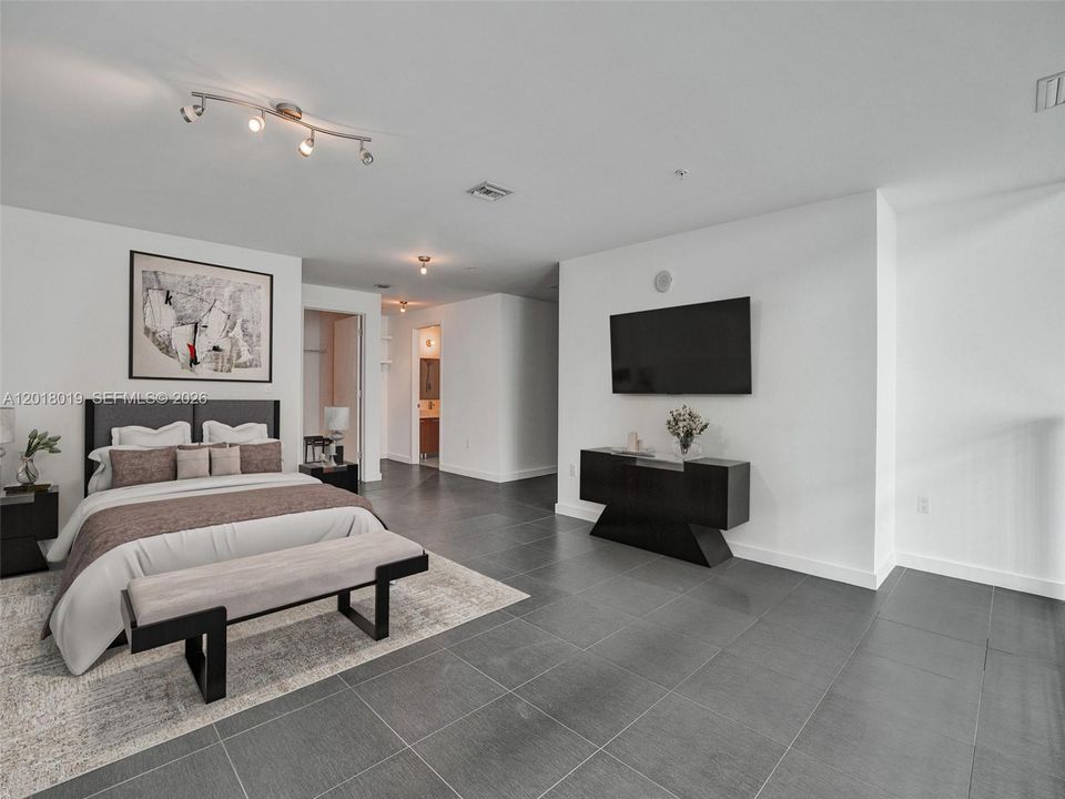 For Sale: $599,000 (1 beds, 1 baths, 1328 Square Feet)