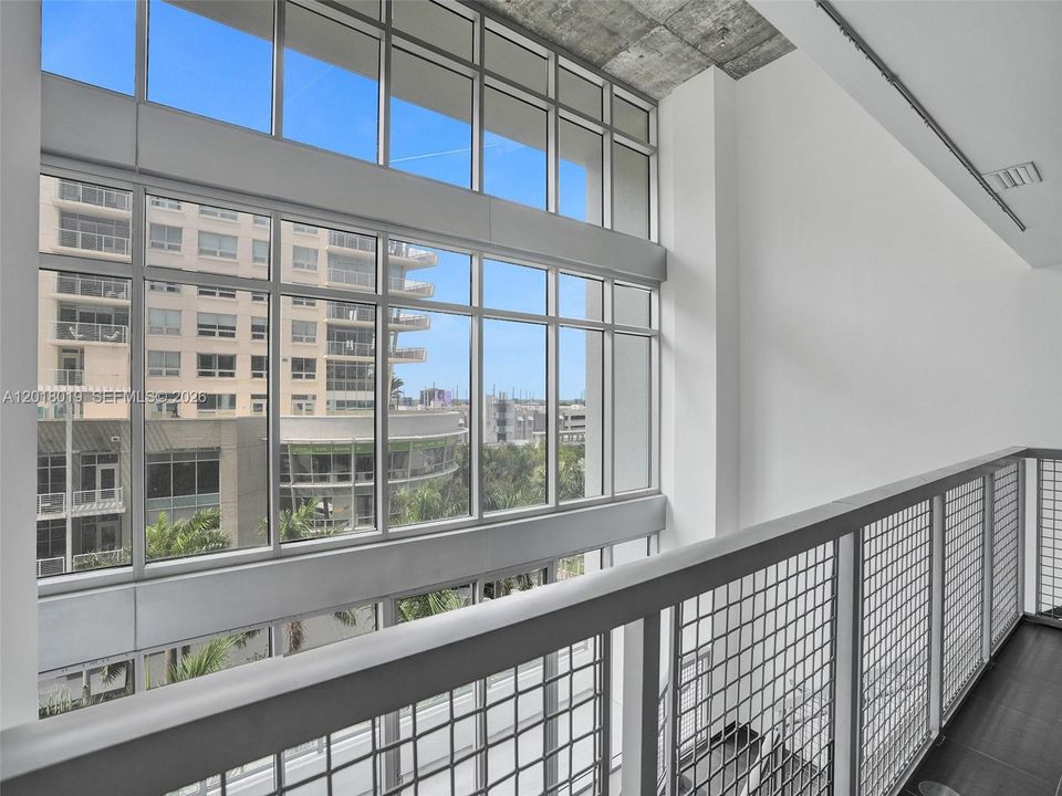 For Sale: $599,000 (1 beds, 1 baths, 1328 Square Feet)