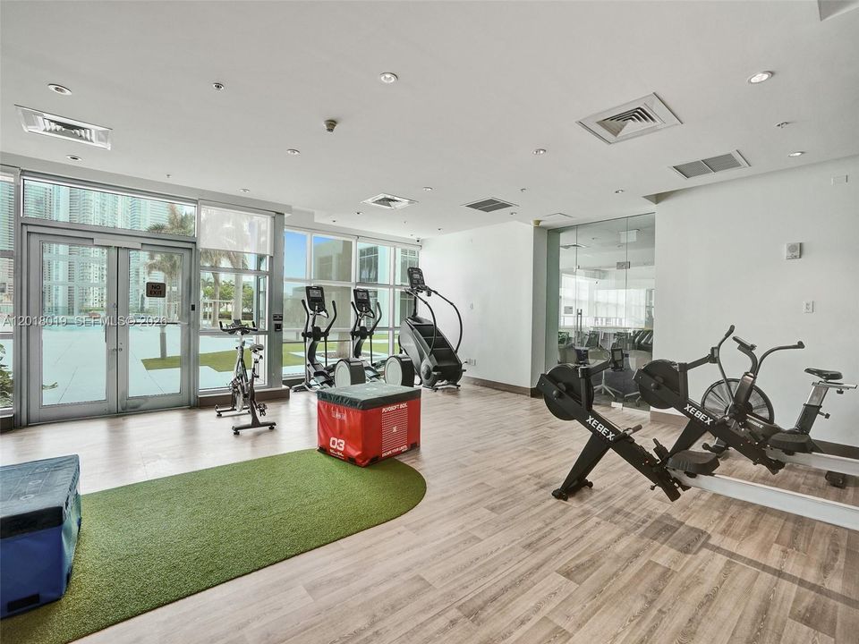 For Sale: $599,000 (1 beds, 1 baths, 1328 Square Feet)