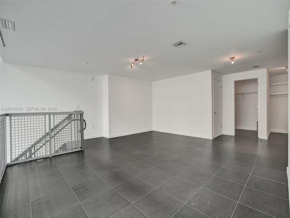 For Sale: $599,000 (1 beds, 1 baths, 1328 Square Feet)