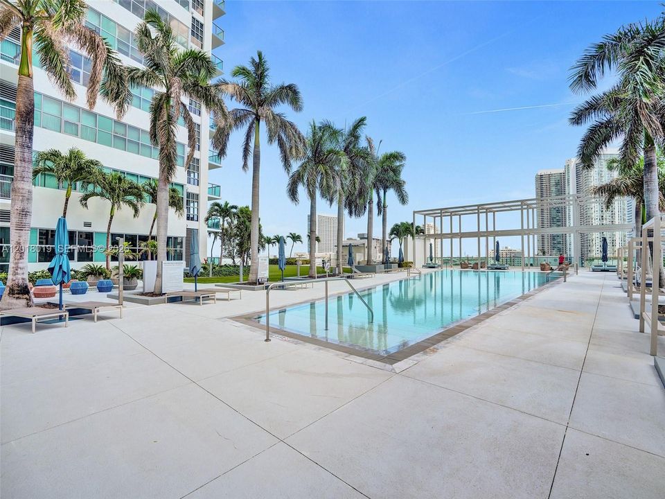 For Sale: $599,000 (1 beds, 1 baths, 1328 Square Feet)
