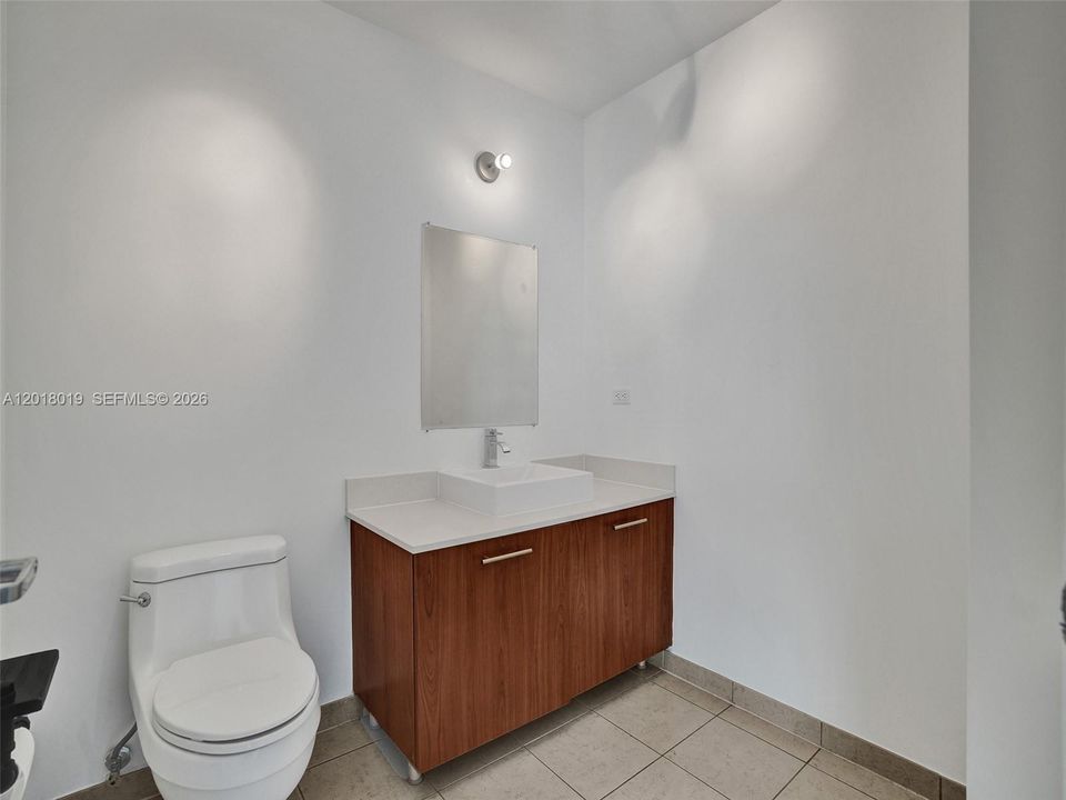 For Sale: $599,000 (1 beds, 1 baths, 1328 Square Feet)