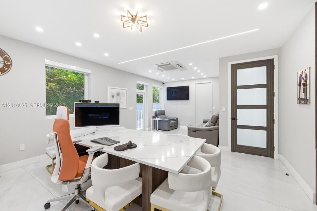 En Venta: $5,499,000 (6 camas, 3 baños, 7477 Pies cuadrados)