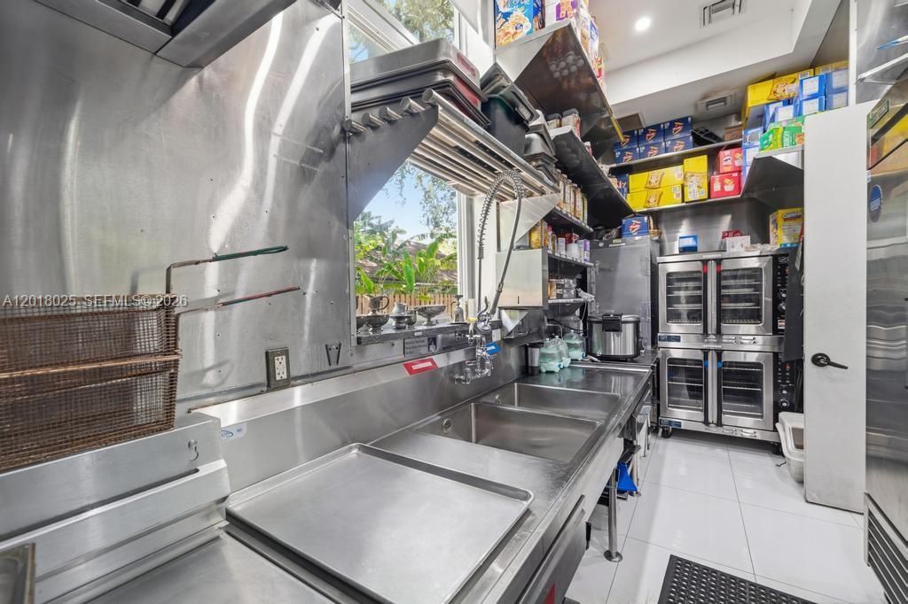 En Venta: $5,499,000 (6 camas, 3 baños, 7477 Pies cuadrados)