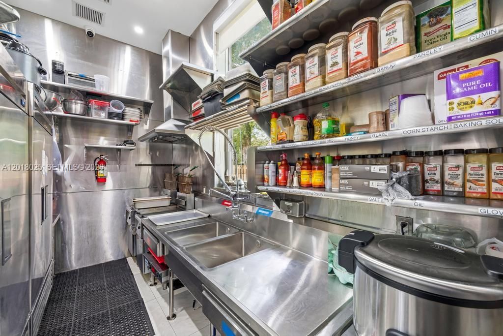 En Venta: $5,499,000 (6 camas, 3 baños, 7477 Pies cuadrados)