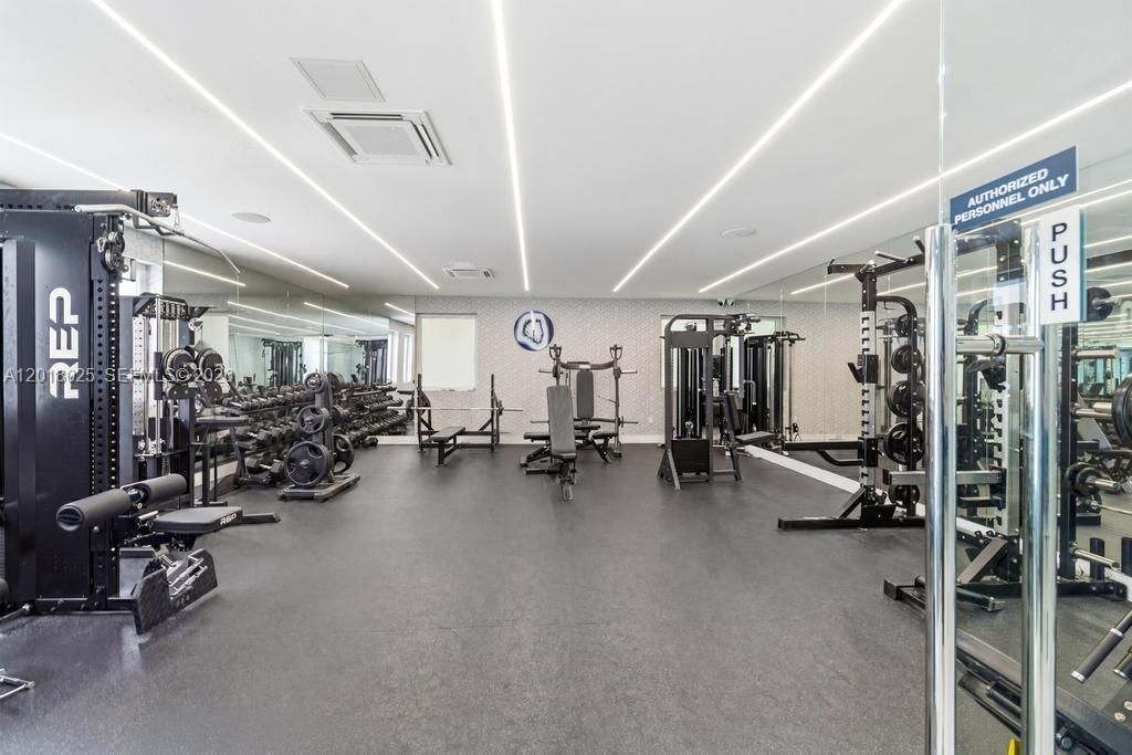 En Venta: $5,499,000 (6 camas, 3 baños, 7477 Pies cuadrados)