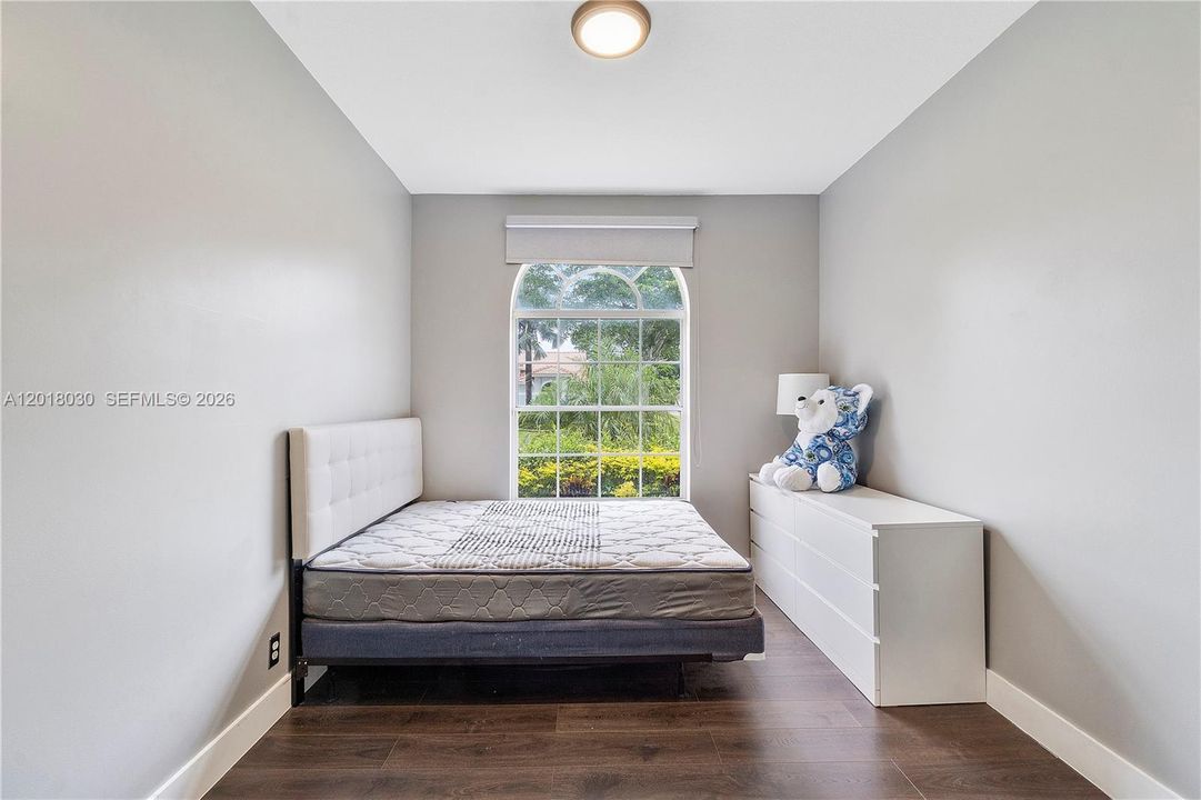В аренду: $6,250 (6 спален, 4 ванн, 2264 Квадратных фут)