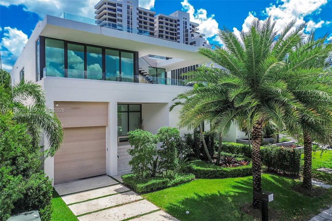 For Sale: $6,575,000 (4 beds, 4 baths, 3650 Square Feet)
