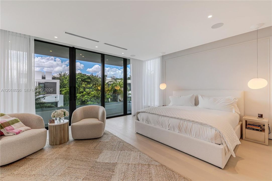 For Sale: $6,575,000 (4 beds, 4 baths, 3650 Square Feet)