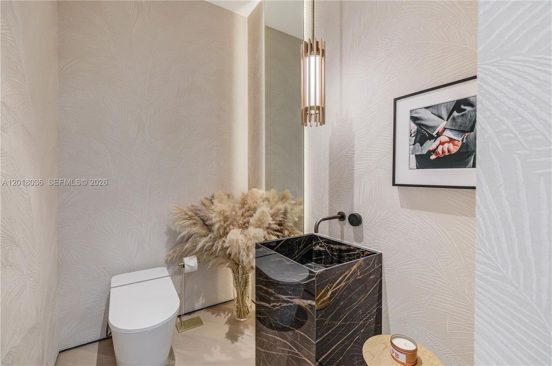 For Sale: $6,575,000 (4 beds, 4 baths, 3650 Square Feet)