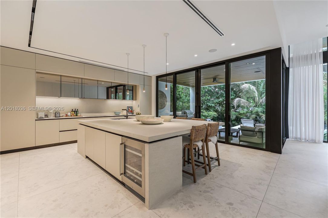 For Sale: $6,575,000 (4 beds, 4 baths, 3650 Square Feet)