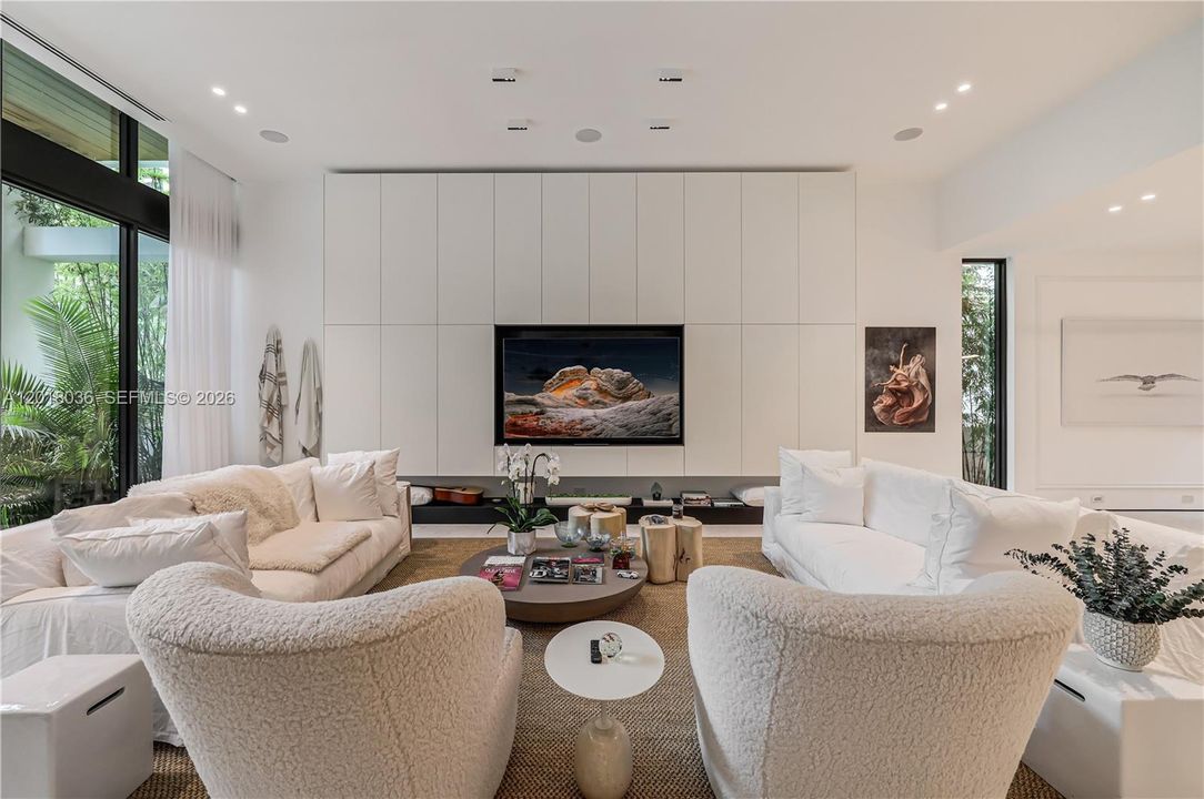 For Sale: $6,575,000 (4 beds, 4 baths, 3650 Square Feet)