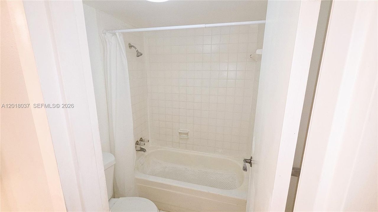 В аренду: $1,730 (2 спален, 2 ванн, 1290 Квадратных фут)