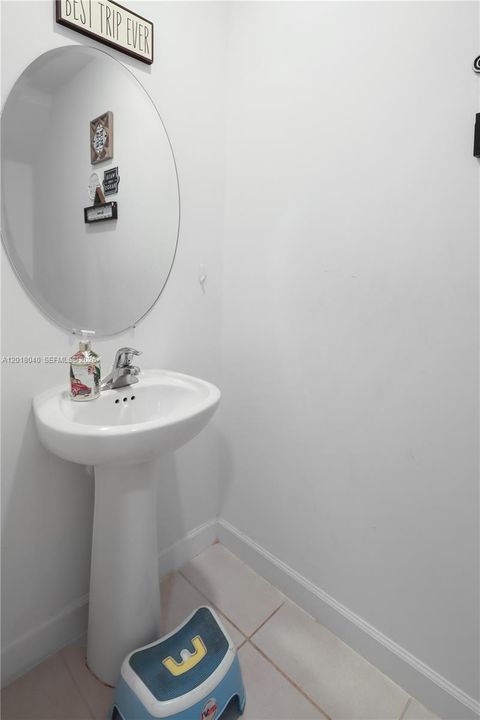 Под контрактом: $2,995 (4 спален, 2 ванн, 1861 Квадратных фут)
