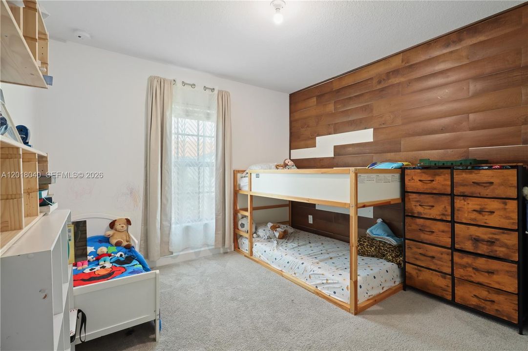 Под контрактом: $2,995 (4 спален, 2 ванн, 1861 Квадратных фут)