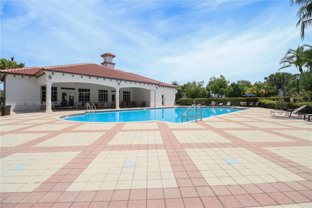 Под контрактом: $2,995 (4 спален, 2 ванн, 1861 Квадратных фут)
