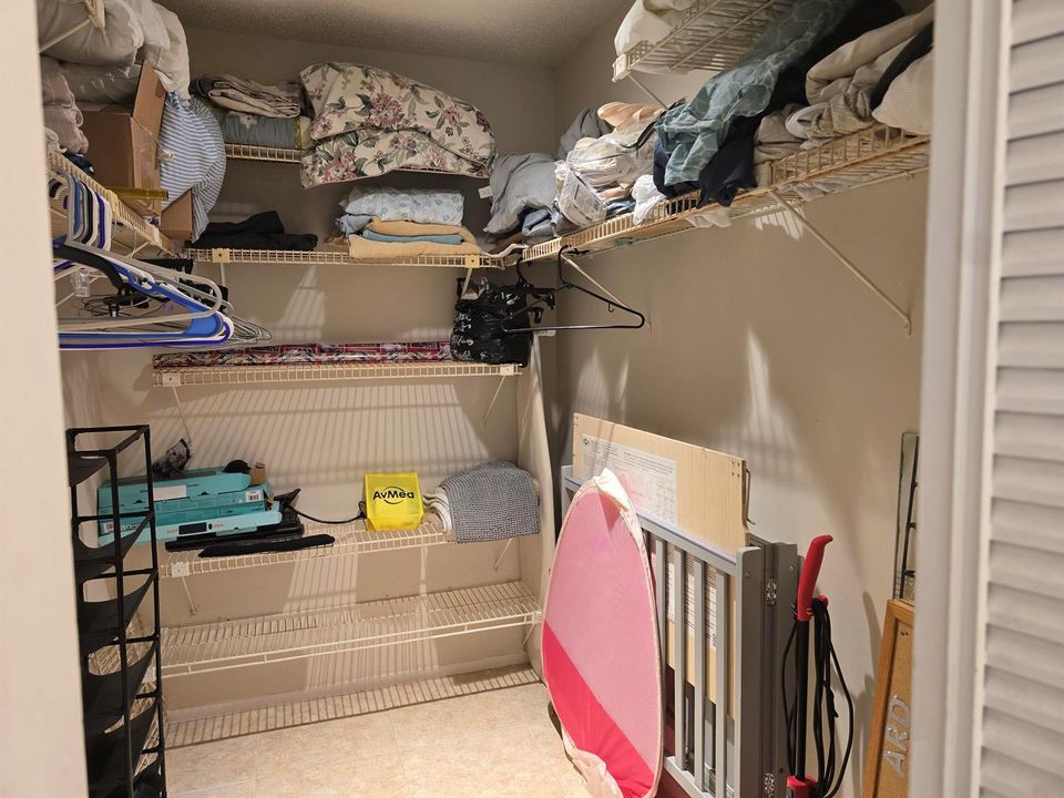 MASTER BDRM CLOSET