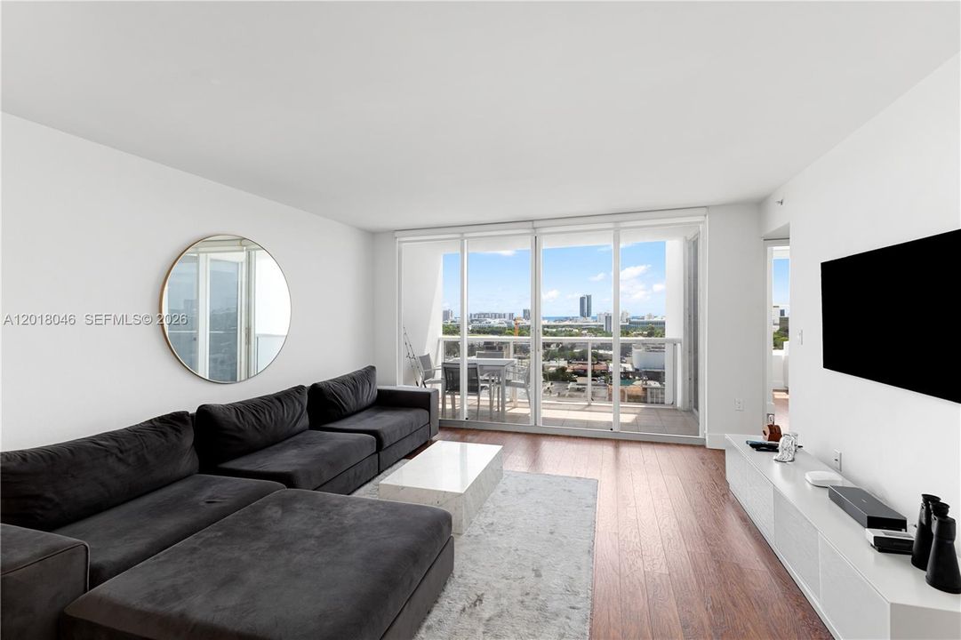 For Sale: $1,099,000 (2 beds, 2 baths, 1110 Square Feet)