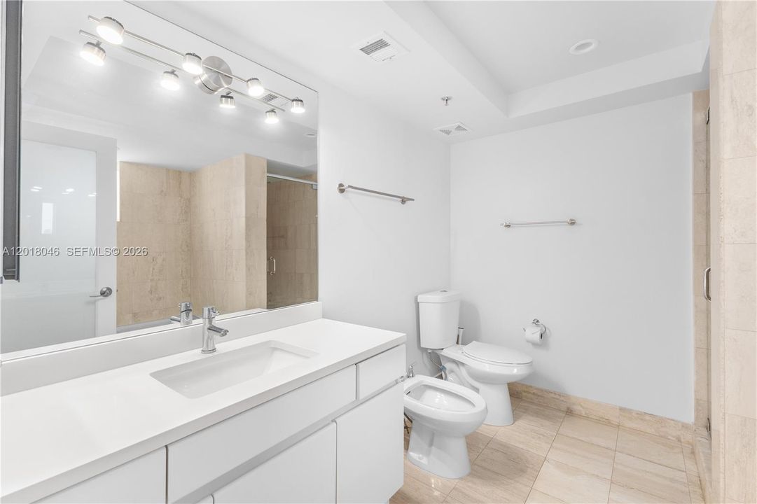 For Sale: $1,099,000 (2 beds, 2 baths, 1110 Square Feet)
