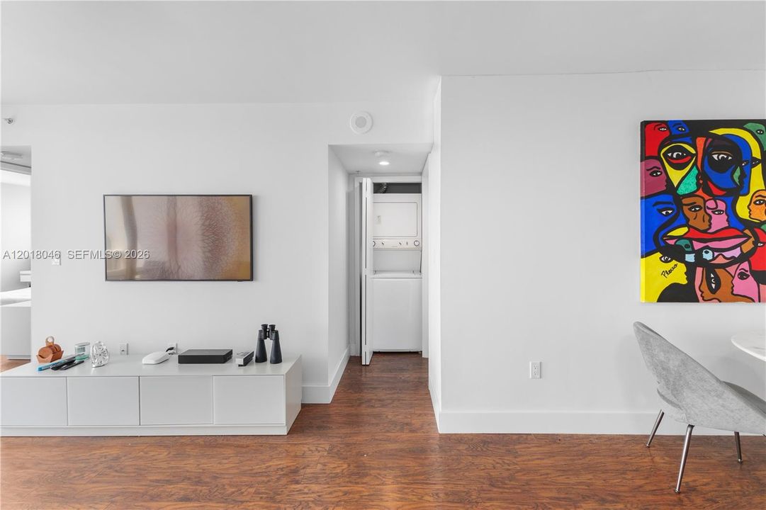 For Sale: $1,099,000 (2 beds, 2 baths, 1110 Square Feet)