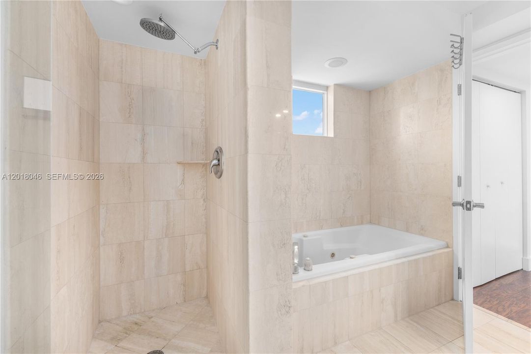 For Sale: $1,099,000 (2 beds, 2 baths, 1110 Square Feet)