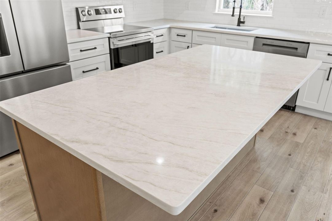 24-web-or-mls-GALICIA.Kitchen.24