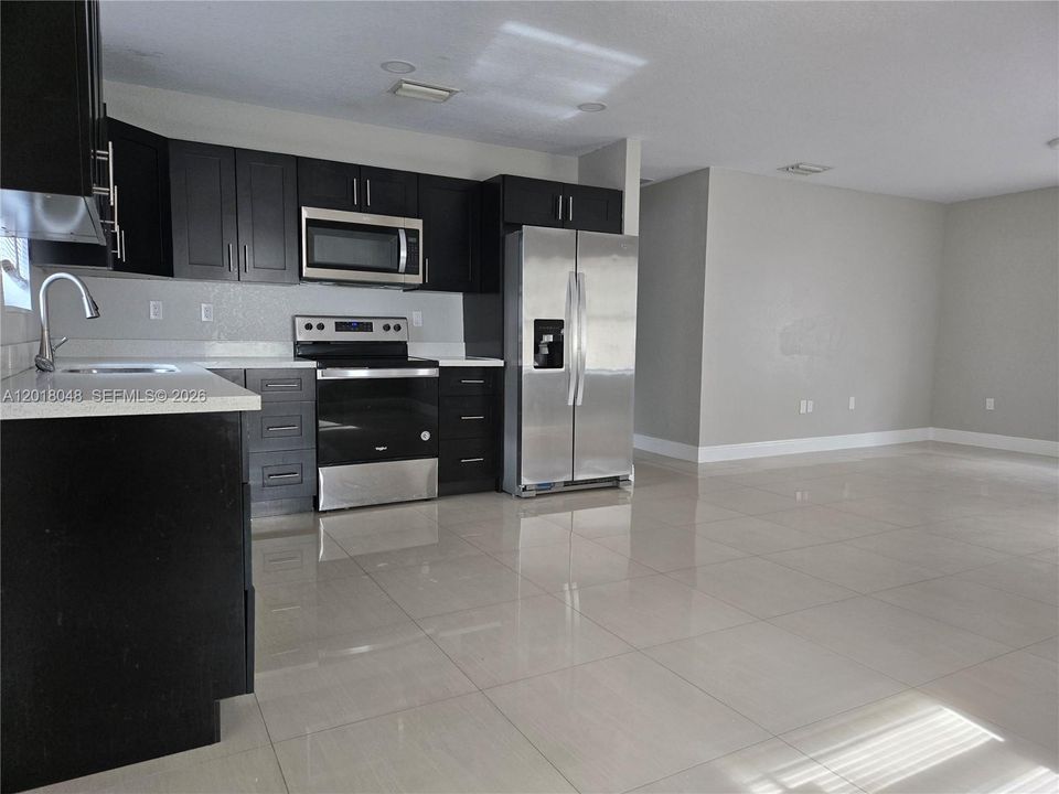 For Rent: $2,600 (3 beds, 2 baths, 2370 Square Feet)