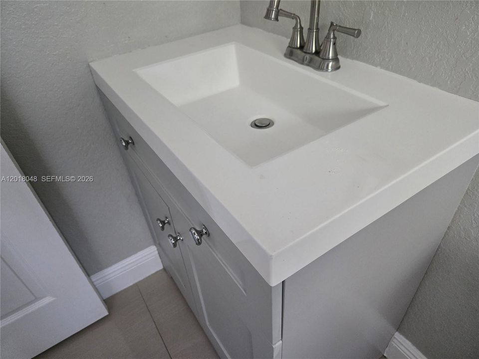 For Rent: $2,600 (3 beds, 2 baths, 2370 Square Feet)