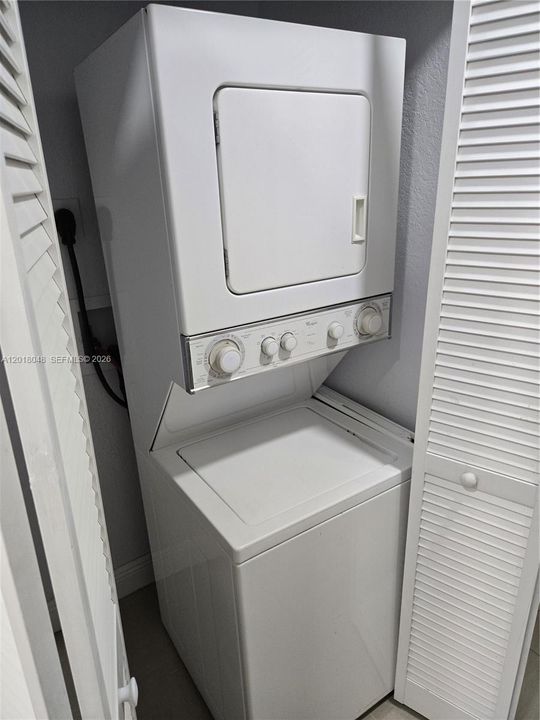 For Rent: $2,600 (3 beds, 2 baths, 2370 Square Feet)