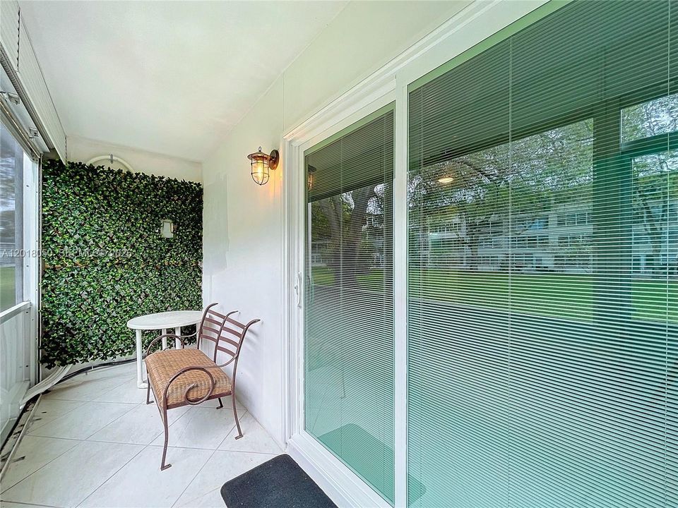 For Rent: $1,700 (1 beds, 1 baths, 700 Square Feet)