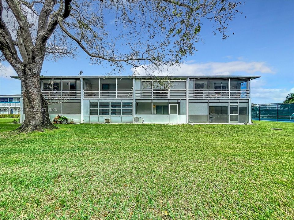 For Rent: $1,700 (1 beds, 1 baths, 700 Square Feet)