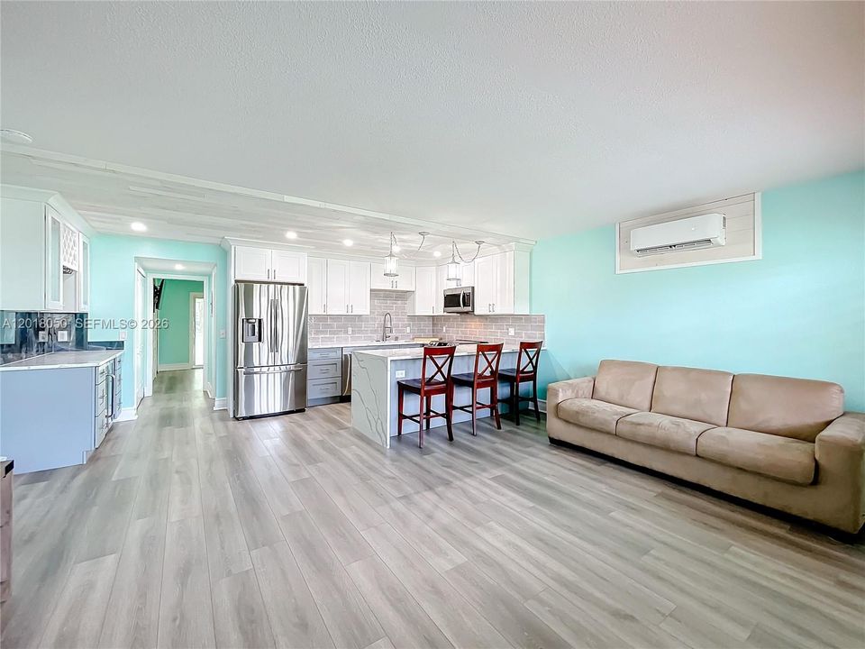 For Rent: $1,700 (1 beds, 1 baths, 700 Square Feet)
