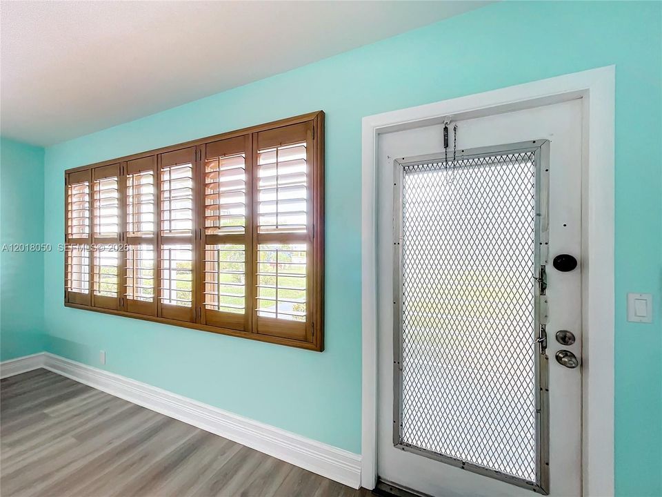For Rent: $1,700 (1 beds, 1 baths, 700 Square Feet)