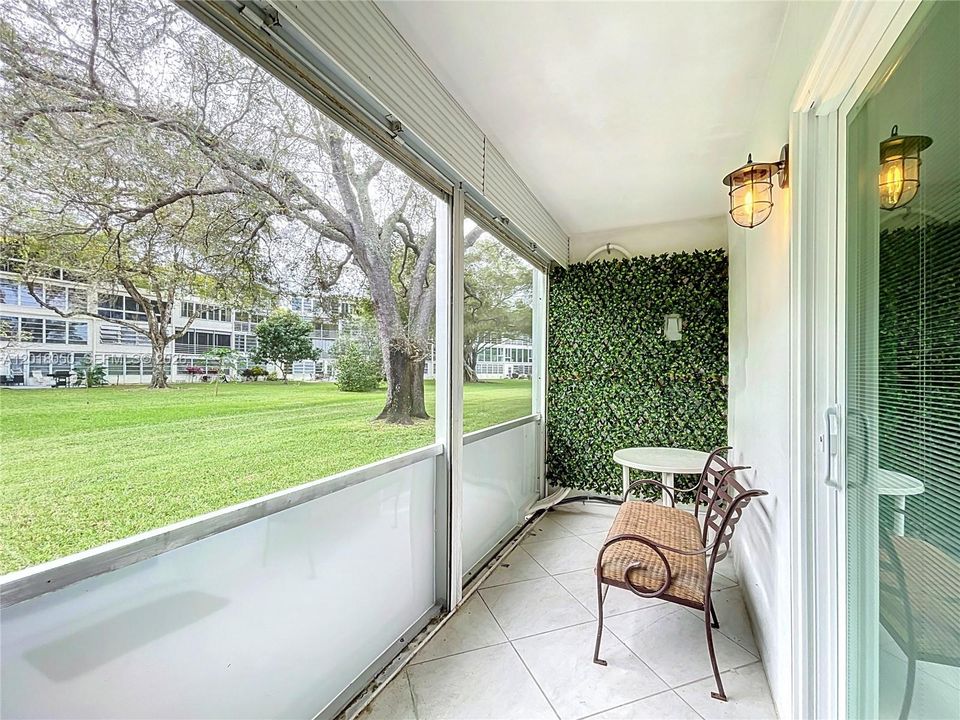 For Rent: $1,700 (1 beds, 1 baths, 700 Square Feet)