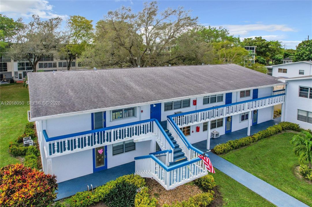 For Rent: $1,700 (1 beds, 1 baths, 700 Square Feet)