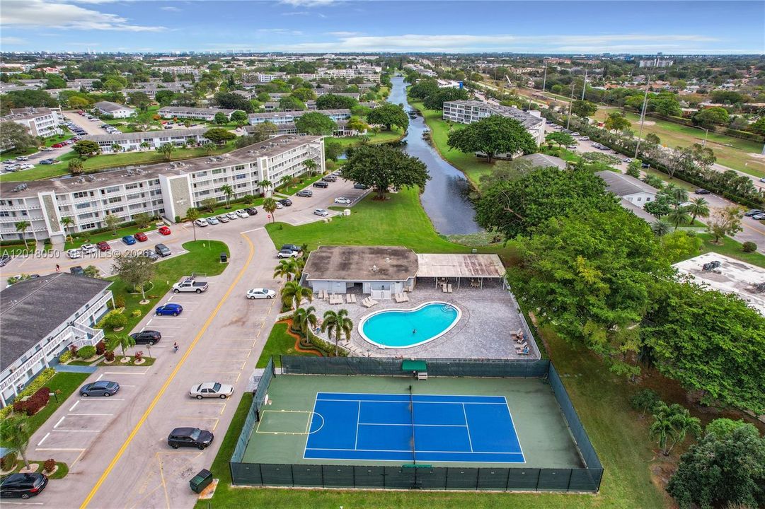 For Rent: $1,700 (1 beds, 1 baths, 700 Square Feet)