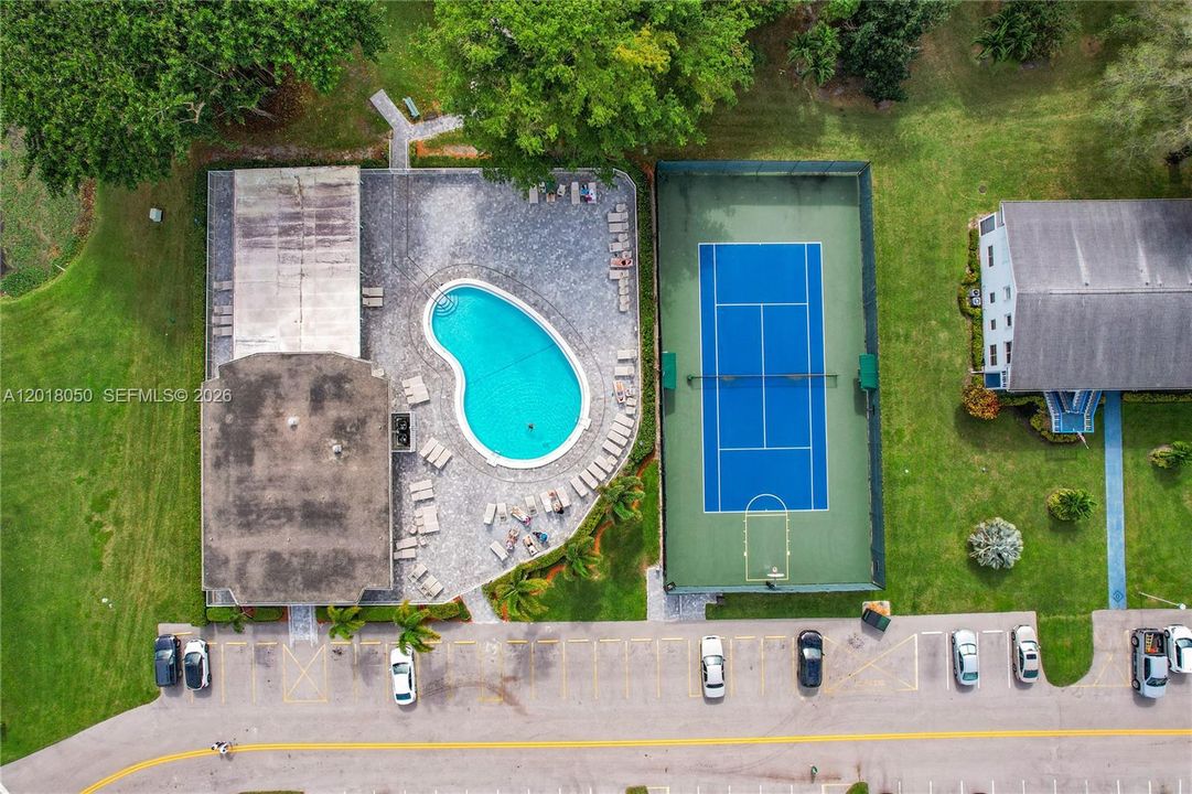 For Rent: $1,700 (1 beds, 1 baths, 700 Square Feet)