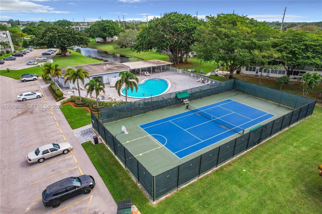 For Rent: $1,700 (1 beds, 1 baths, 700 Square Feet)