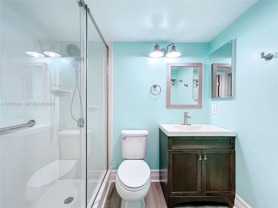 For Rent: $1,700 (1 beds, 1 baths, 700 Square Feet)