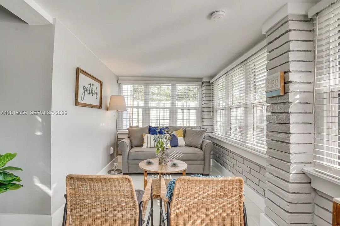 For Sale: $485,000 (2 beds, 2 baths, 695 Square Feet)