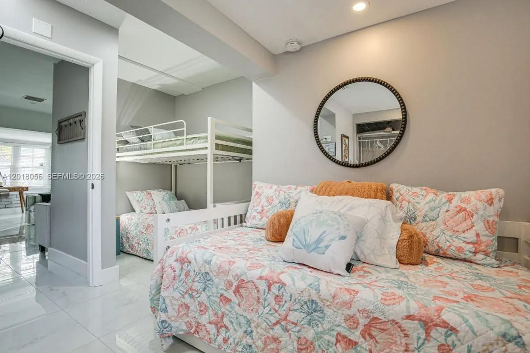 For Sale: $485,000 (2 beds, 2 baths, 695 Square Feet)