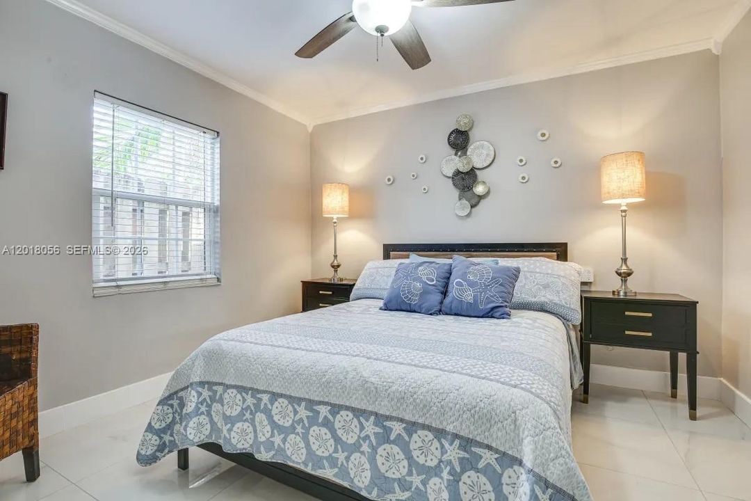 For Sale: $485,000 (2 beds, 2 baths, 695 Square Feet)