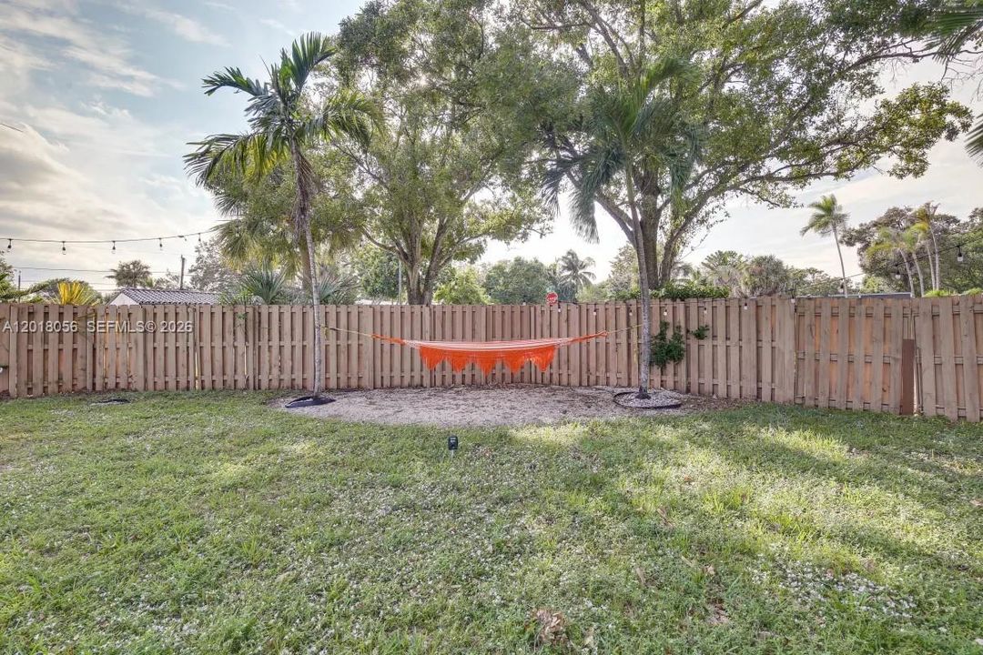 For Sale: $485,000 (2 beds, 2 baths, 695 Square Feet)