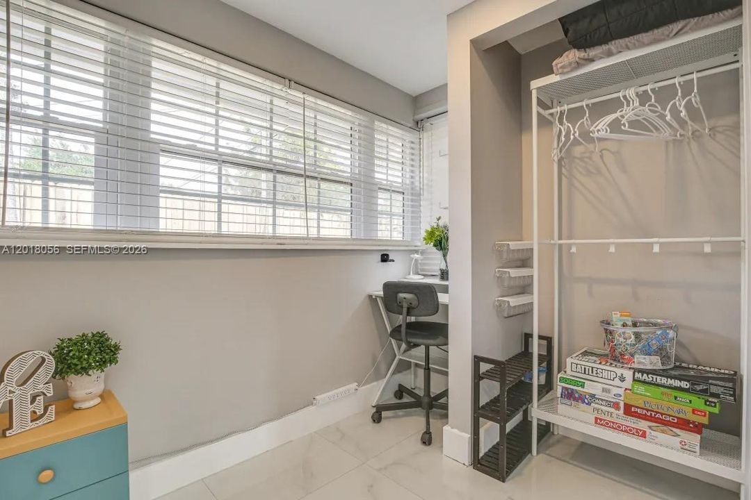 For Sale: $485,000 (2 beds, 2 baths, 695 Square Feet)