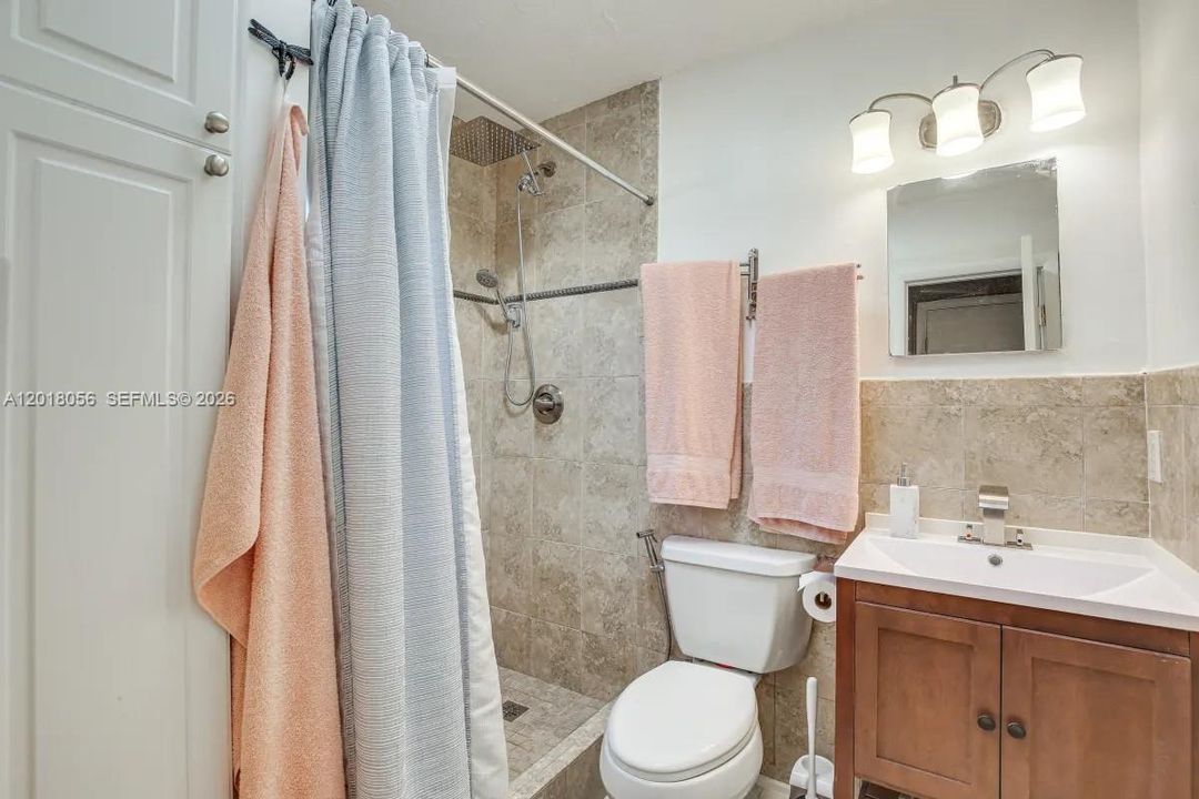 For Sale: $485,000 (2 beds, 2 baths, 695 Square Feet)